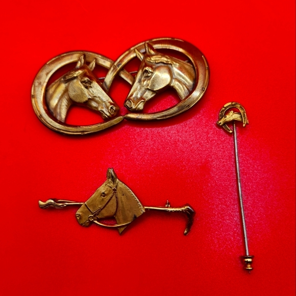 Equestrian Gold Tone Pins - Picture 1 of 2